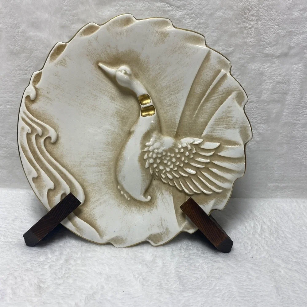 VTG Haeger Embossed Duck Goose White Plate Gold Tone Accent Decorative Wall Art